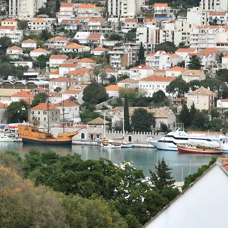 アパート カリフォルニア ドゥブロブニク